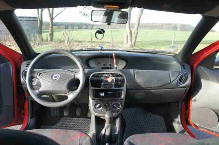 Lancia Y Elefantino Rosso, BJ. 1999, 200.000 km, fahrbereit 8-fach Bereift