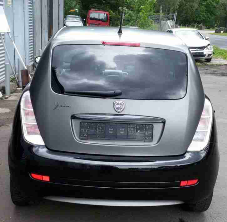 Ypsilon 1.4 16V Sport Momo Design