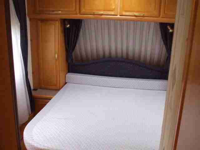 Luxus Wohnwagen 2005er LMC Lord Ambassador 560K Queen`s Bed 7,38m