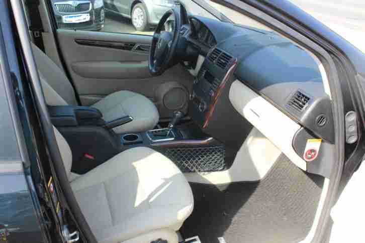 MERCEDES BENZ A200