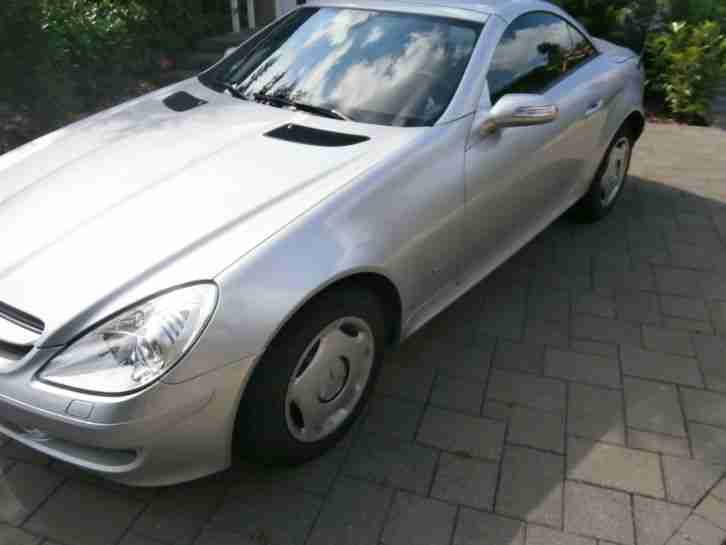 MERCEDES SLK 200 K ( TYP 171 ) ORIGINAL 25300 KM !! XENON, LEDER, USW. 1. HAND !