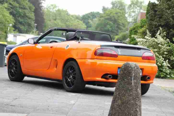 MG MGF in elektric orange Leder