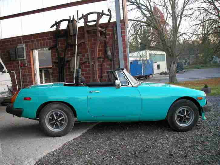 MGB Roadster Karosserie auf Achsen