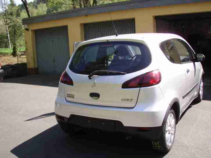 MITSUBISHI Colt EZ. 2012 92000 km Silber mit Tüv