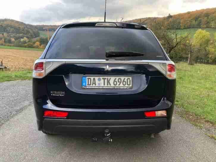 MITSUBISHI OUTLANDER 4WD nur 29.747 km NP 35.000 EZ 01.10.2013 LEDER 7 SITZE AHK