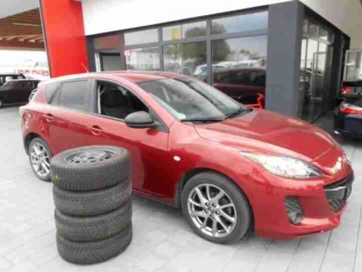 Mazda 3, Limousine, rot, 8-fach bereift, Scheckheftgepflegt