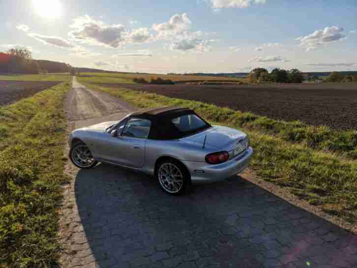 Mazda MX 5 1.6 NBFL; Roadster, Cabrio, Sportwagen, Sommerflitzer; silber