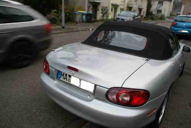 Mazda MX-5, 1.6i 16V, silber, EZ 06/2003, 8fach Alu-bereift, ohne TÜV