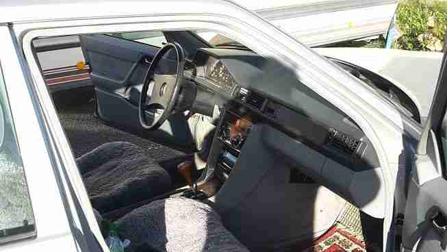 Mercdes Benz 300 E Baujahr 1987 guter Zustand km 181.000 0173-6592773