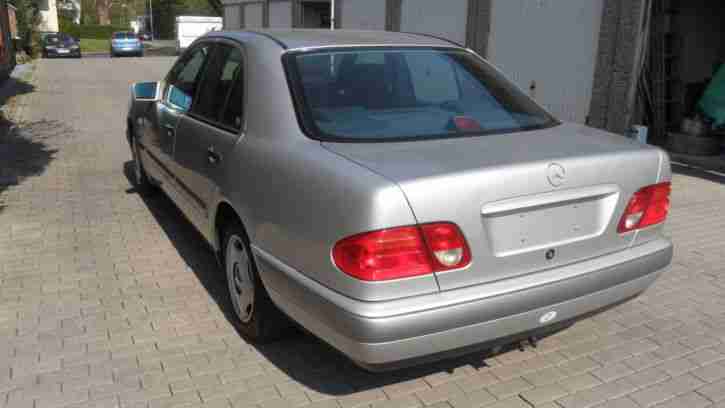 Mercedes 200 Classic nur 130 TKm Tüv frei bis 04.2016 Top Zustand
