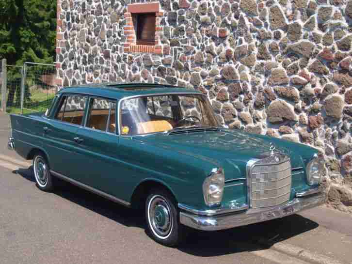 Mercedes 230 S Heckflosse im sehr schönen Zustand, mit