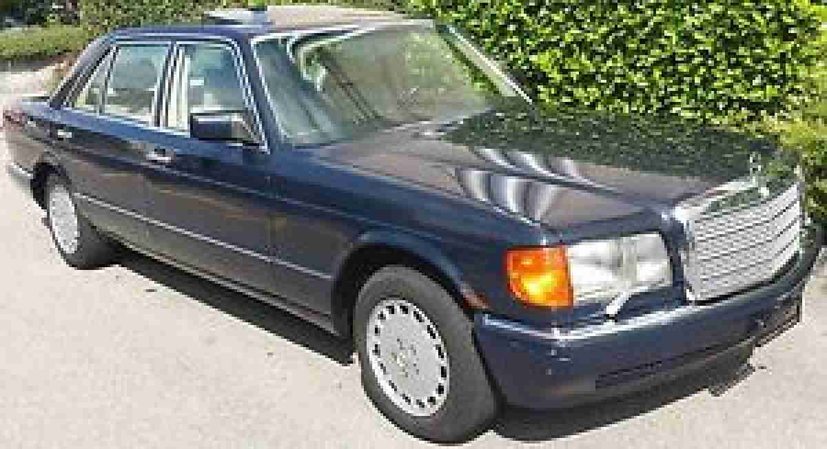 Mercedes 500 SEL (W126) aus 1989 mit Reiserechner