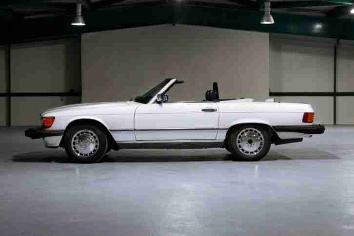 Mercedes 560SL R107 WHITE CABRIO