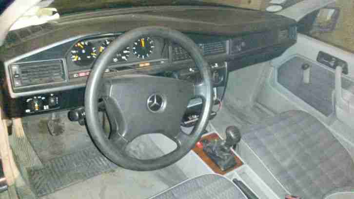 Mercedes Benz 190 D W201 2,0 5-Gang Schalter blau innen grau