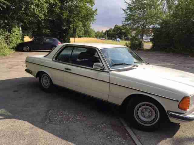 Mercedes-Benz 230ce mit H-Kennzeichen, ohne Rost - W123