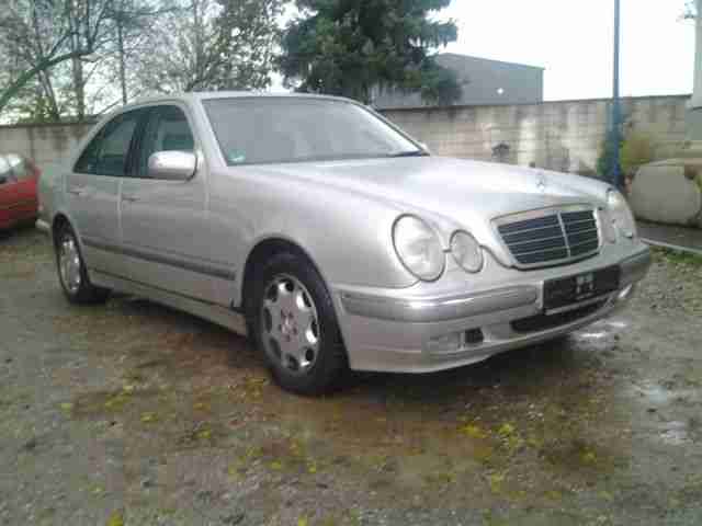 Mercedes-Benz E 200 Elegance