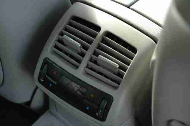 Mercedes-Benz E 270 CDI Avantgarde+NAVI+LEDER+MEMORY+VO