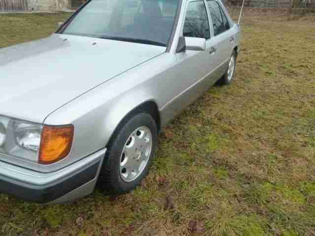 Mercedes-Benz E 300 D Schiebedach Klima Radio AHK SHD/R