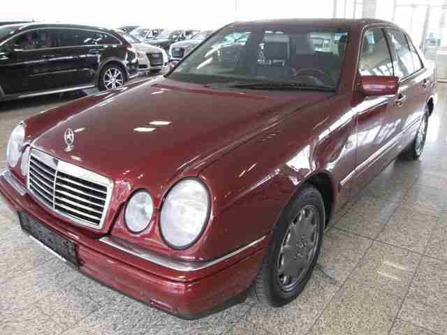 Mercedes-Benz E 320 4MATIC ELEGANCE LEDER NAVI SEHR GEP