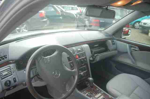 Mercedes-Benz E-Klasse T-Modell E 320 T,Automatik,TÜV