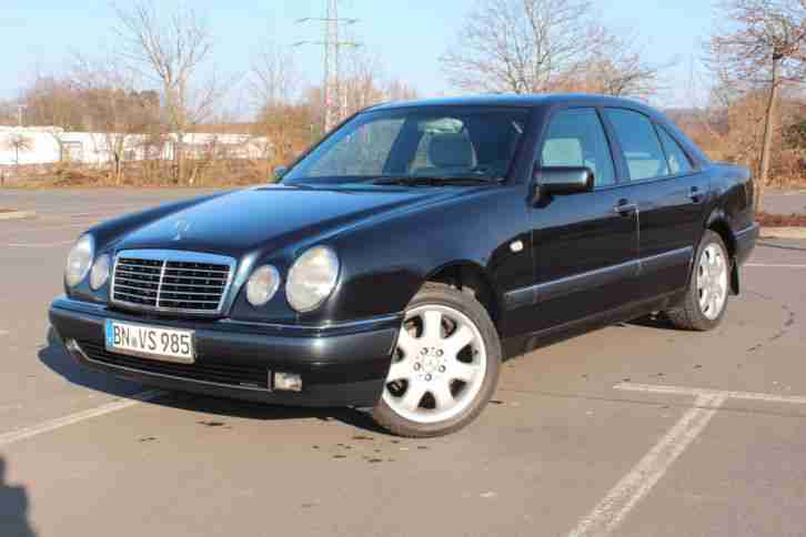 Mercedes-Benz E200 Elegance W210 E-Klasse SUPER Auto Alu 17" Schiebedach TÜV NEU