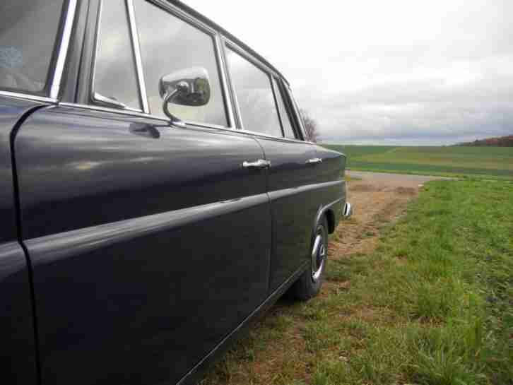 Mercedes Benz Heckflosse 200 W110