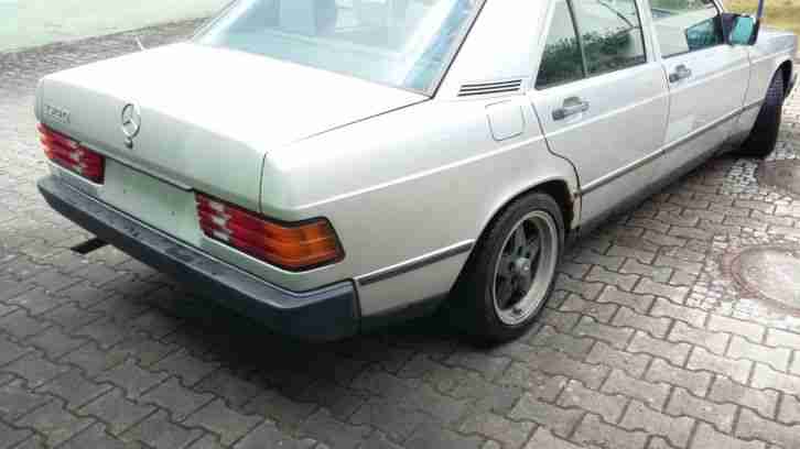 Mercedes Benz W201 190D 2,5 Diesel 5 Gang Oldtimer silber Innenraum Blau 1987