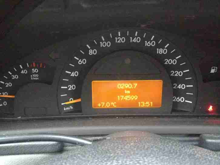 Mercedes C220 CDI 143PS,174000km,Grüne Plakette,NAVI Comand Bj 10/2003