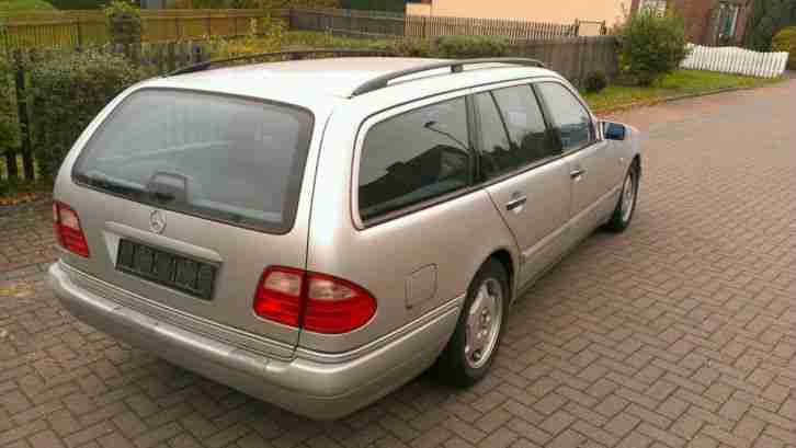 Mercedes E 200 T-Modell Avantgarde Xenon Klima viele Extras 1Hand