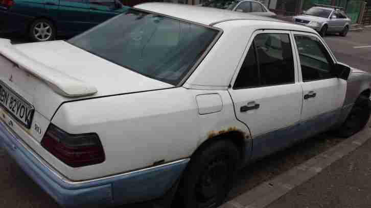 Mercedes E220 model W124