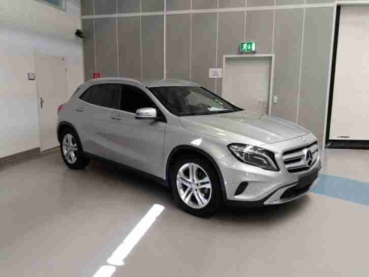Mercedes GLA 180 Urban - silber metallic Standheizung........