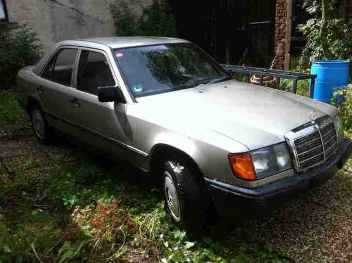 Mercedes W124 260 Automatik Bj 1987 bald Oldtimer