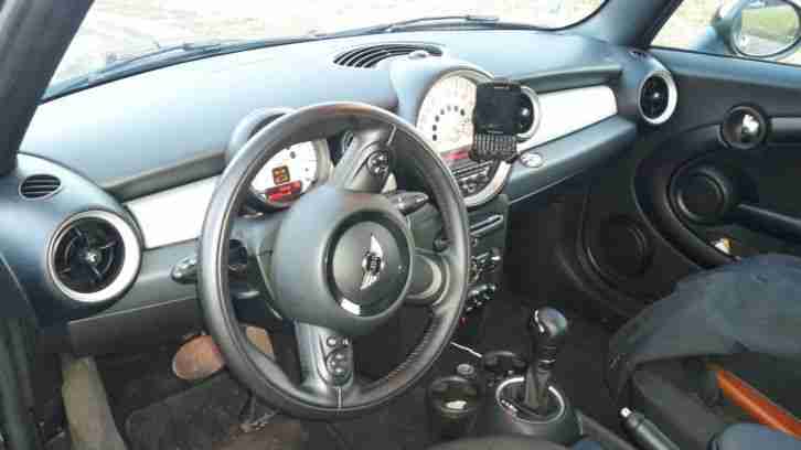 Mini Cabrio Diesel in Schwarz, 4000 km