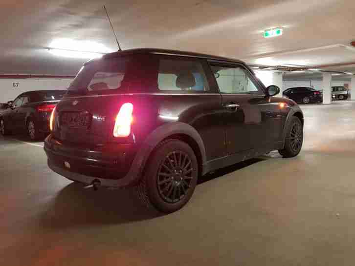 Mini Cooper ONE R50 in schwarz mit TÜV