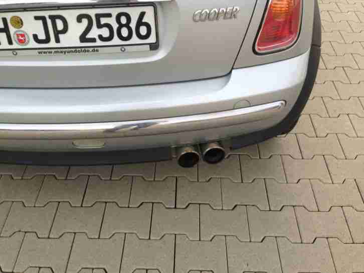 Mini Cooper mit Panoramadach und Teillederausstattung