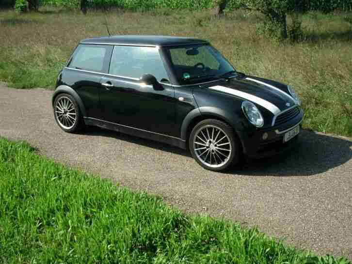 Mini one , guter Zustand, Alufelgen mit 215 40 zr 17 bereifung, Tüv 10 2020