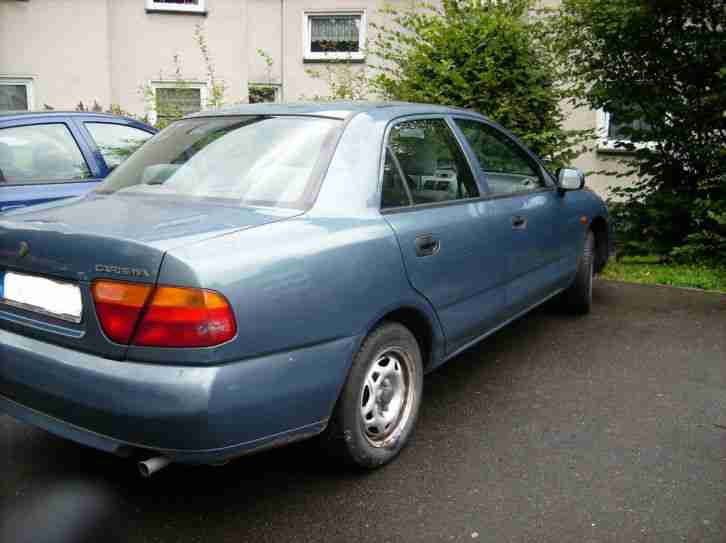 Mitsubishi Carisma blau