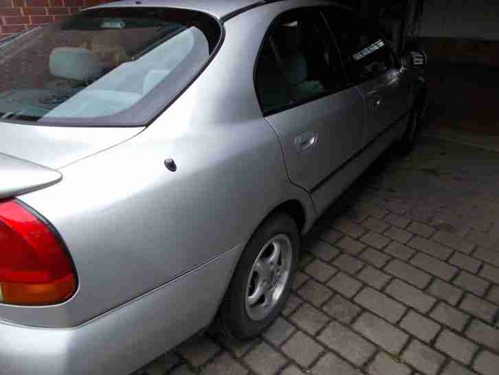 Mitsubishi Carisma1,8
