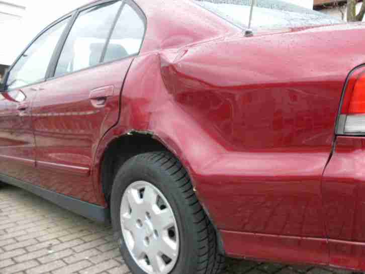 Mitsubishi Galant 2.0 EA0 mit Heckschaden