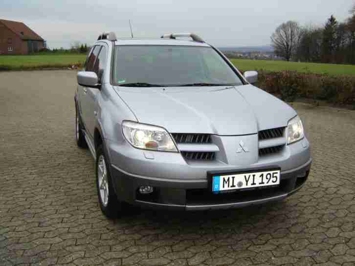 Outlander 2.4 4WD AUTOMATIK Leder Allrad