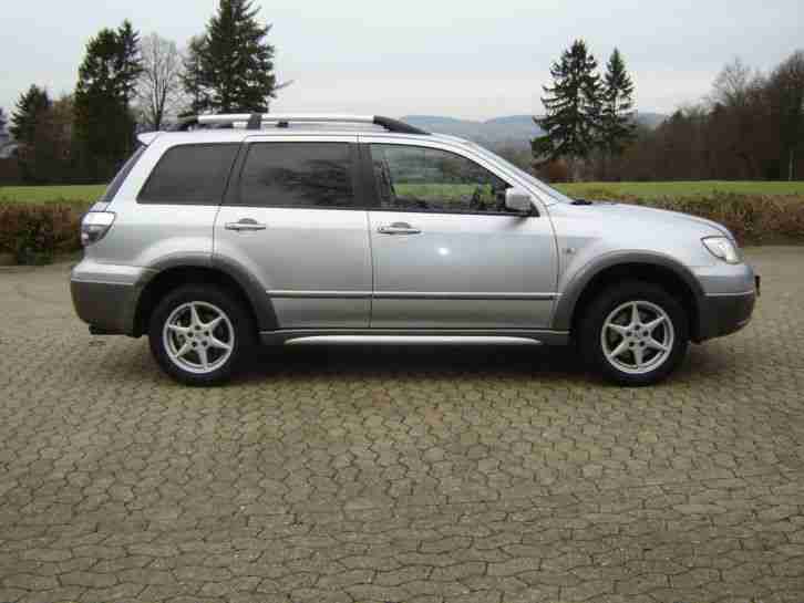 Mitsubishi Outlander 2.4 4WD AUTOMATIK/Leder/Allrad/Tempomat/Anhängerkupplung