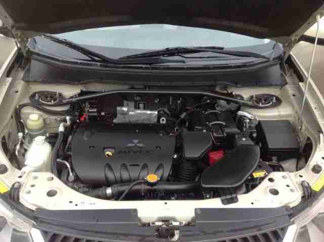 Mitsubishi Outlander 2,4 Instyle nur 53500 KM