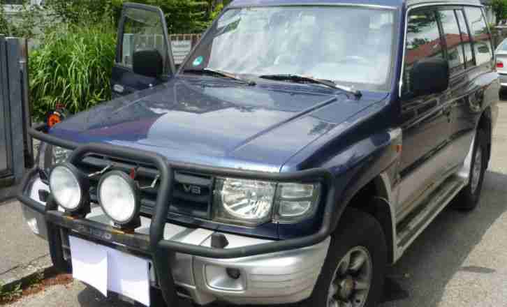 Mitsubishi Pajero 24 Valve V6 3500 Langversion Metalliclackierung 131 TKM