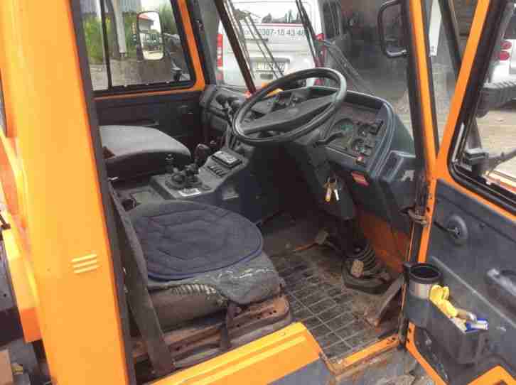 Multicar M26 Mit Streuer Und Schneeschild