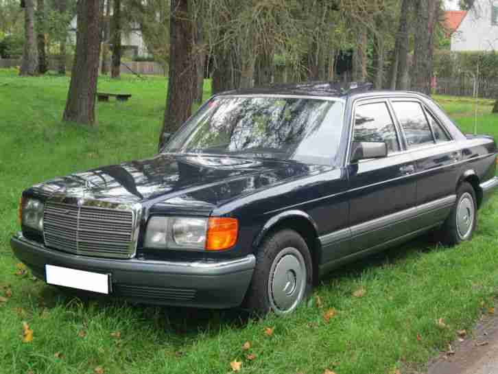 Museumsfahrzeug: Mercedes 300SE in dunkelblau uni mit grauem Voll Leder