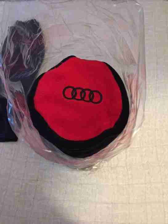 NEU AUDI A3 A4 A5 A6 A7 2 in 1 Kissen Oder Decke Fleecedecke In Schwarz Rot!!!!!