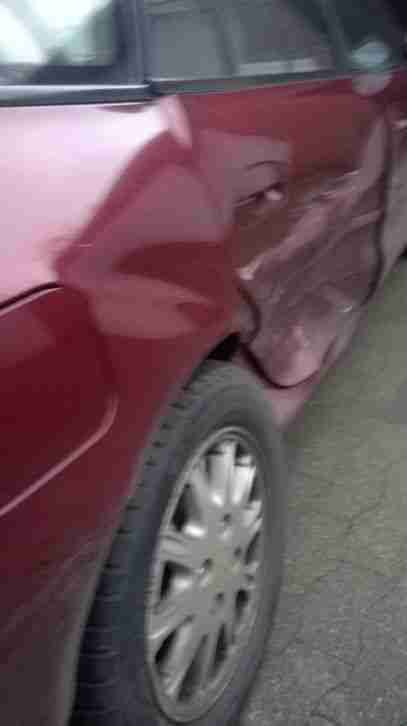 NUR HEUTE Unfall Auto Mitsubishi Galant