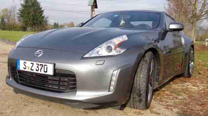 Nissan 370Z, Vollausstattung, wie neu, macht 100% Spass!