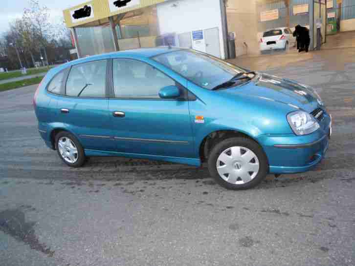 Nissan Almera Tino Blau