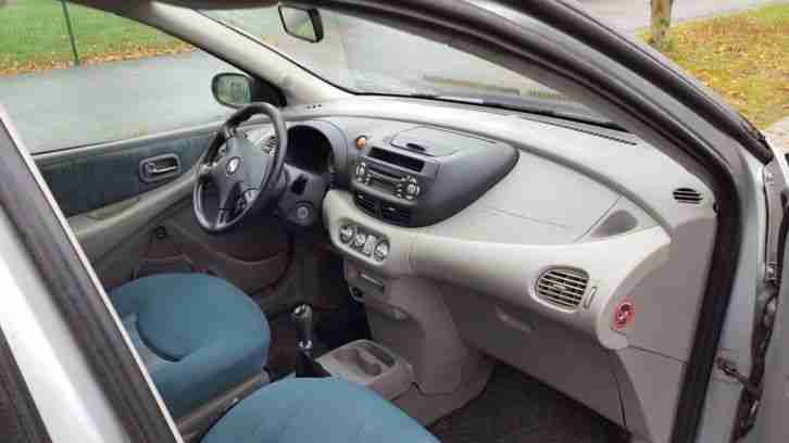Nissan Almera tino